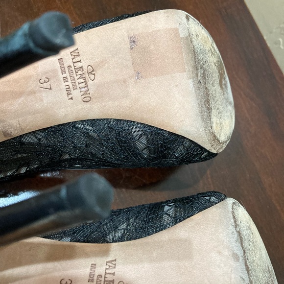 Valentino Garavani Peep Toe Lace Pumps with Bow - Picture 14 of 16